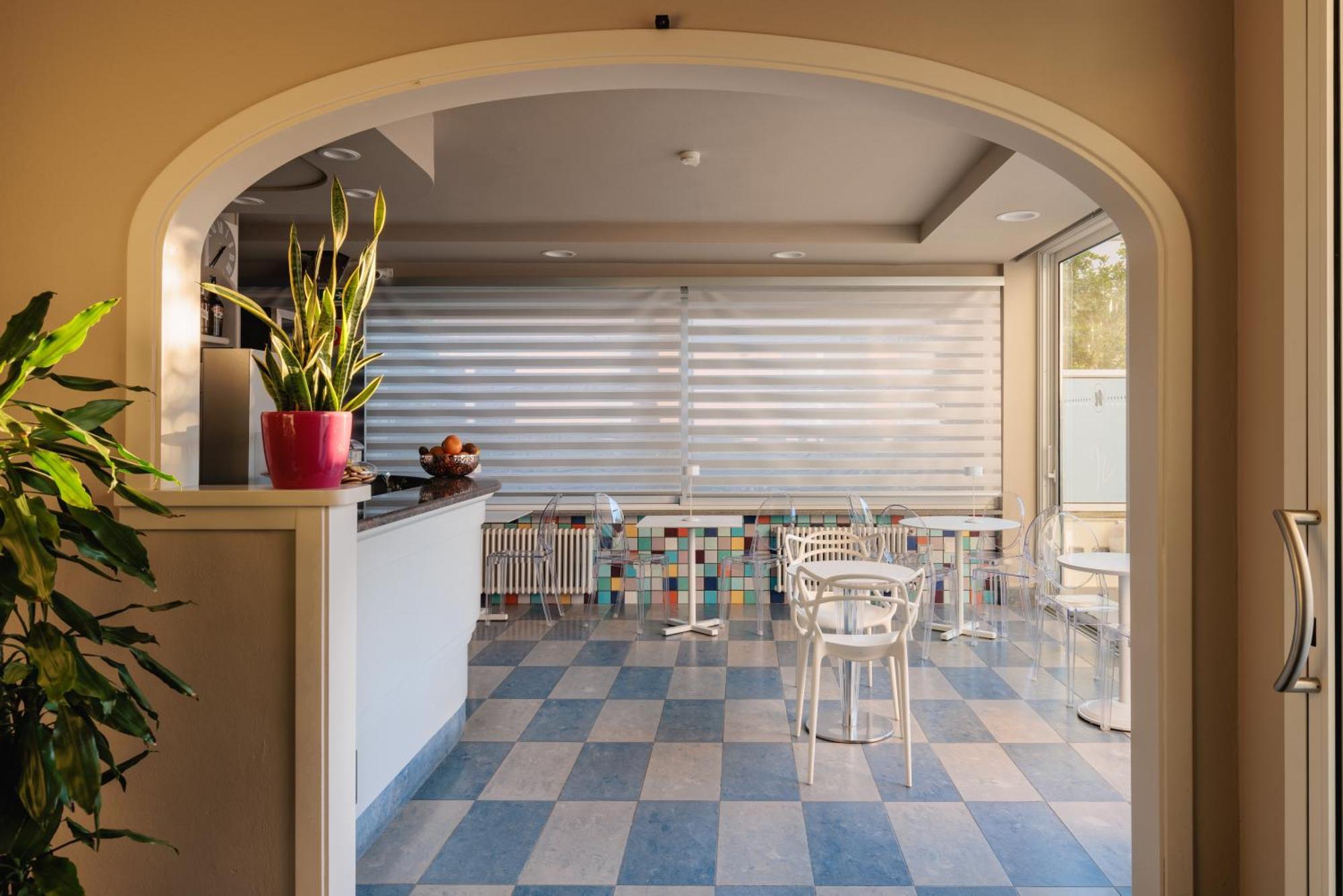 Hotel Nina Marina Di Bibbona Buitenkant foto