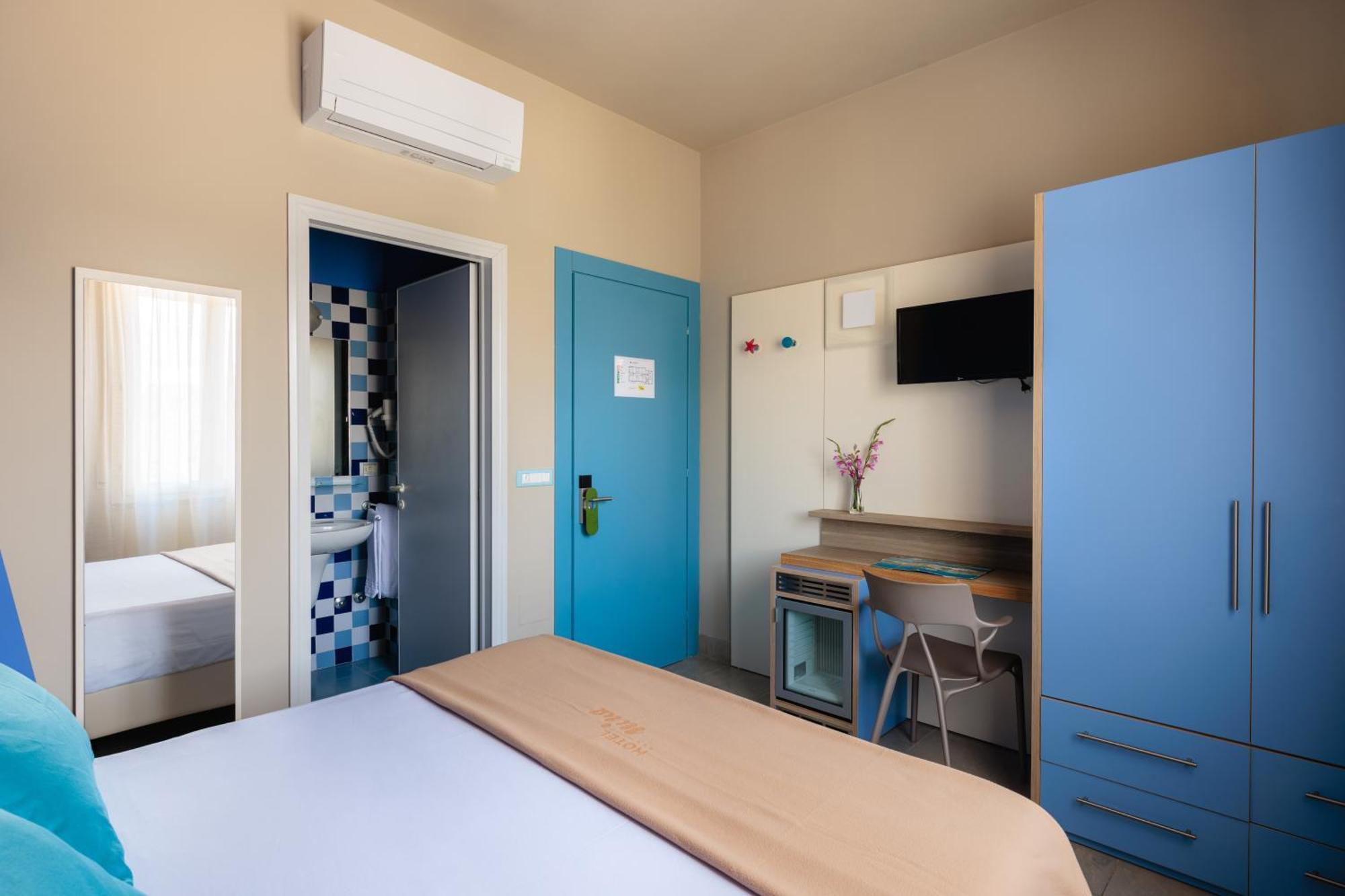 Hotel Nina Marina Di Bibbona Buitenkant foto