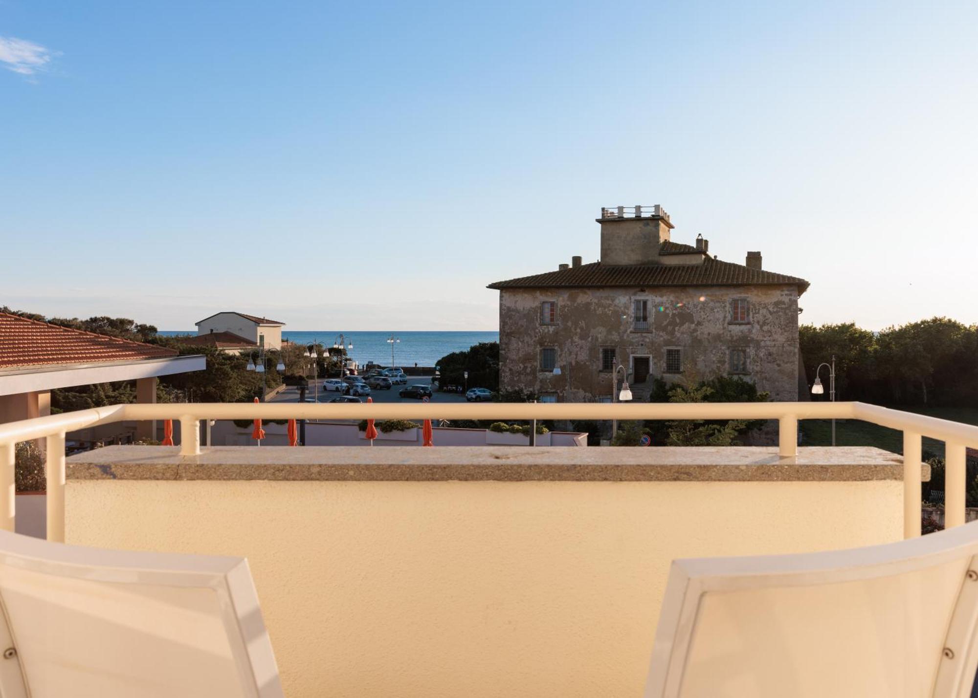 Hotel Nina Marina Di Bibbona Buitenkant foto