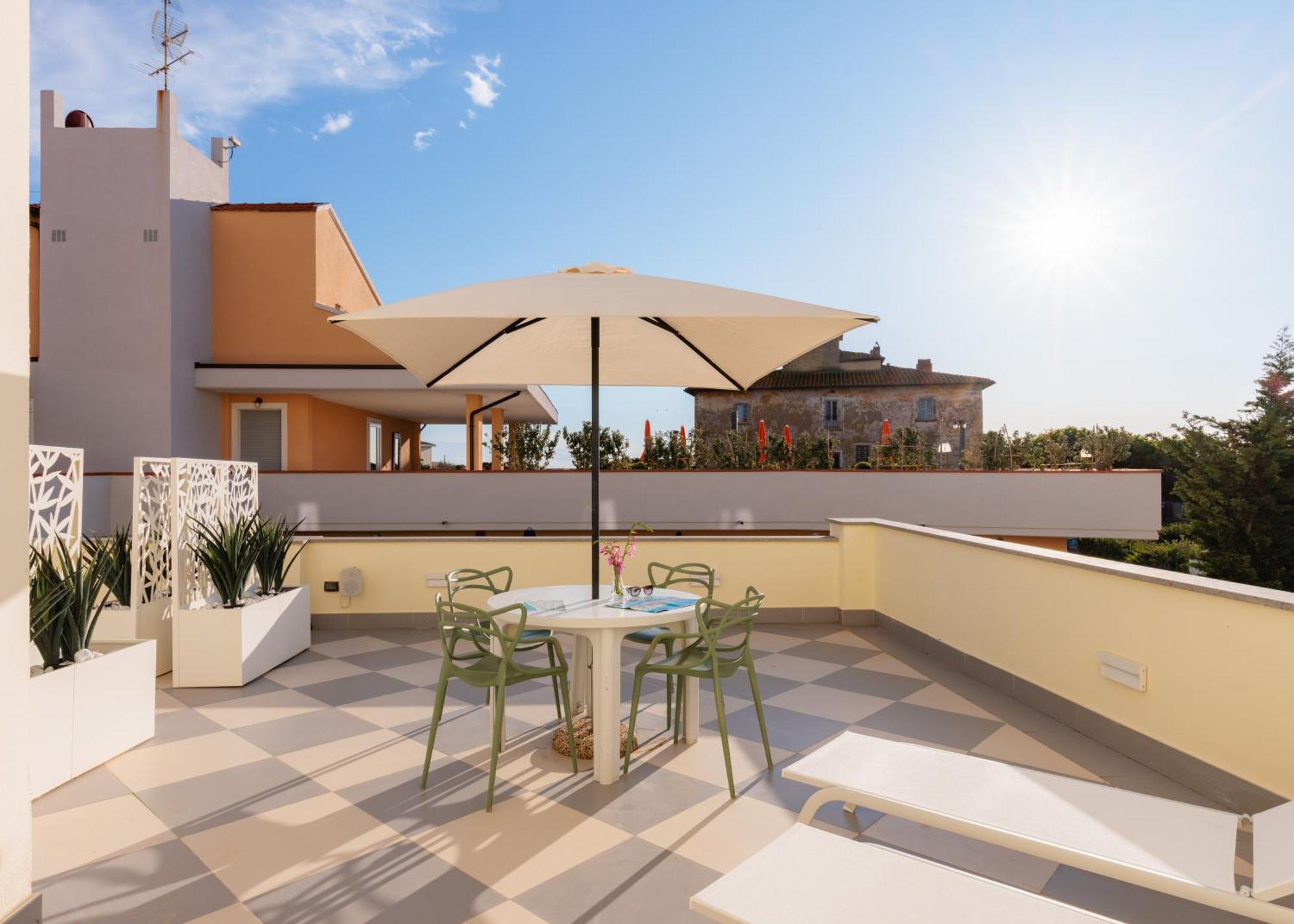 Hotel Nina Marina Di Bibbona Buitenkant foto